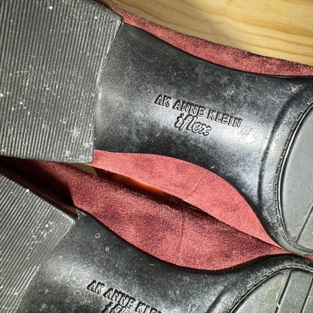 Burgundy Anne Klein suede loafers with tassels - Picture 4 of 7